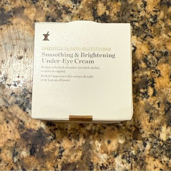 Perricone MD ESSENTIAL FX ACYL-GLUTATHIONE
Smoothing Brightening Under-Eye Cream - Picture 3 of 7